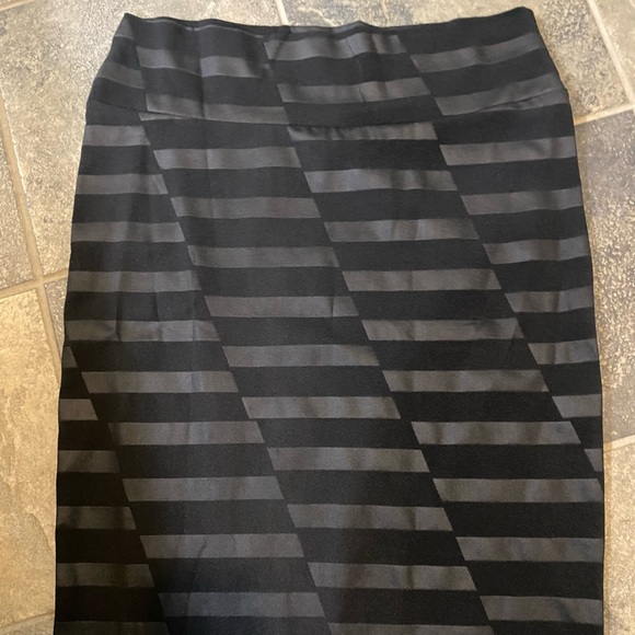 LuLaRoe Dresses & Skirts - LuLaRoe Cassie Pencil Skirt - XLarge